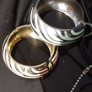NWT LOT OF TWO  SEXY ZEBRA PRINT SUMMER BANGLES See matching ring